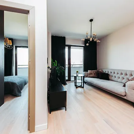 Apartment High Standard Close To The Center/free Parking.