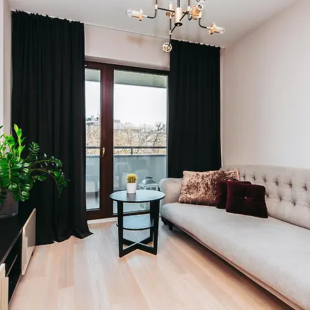 Apartment High Standard Close To The Center/free Parking. *