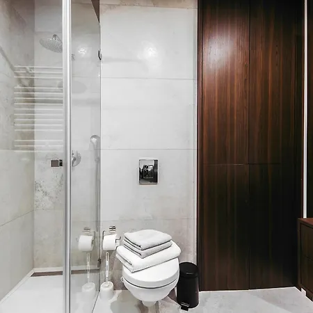 High Standard Close To The Center/free Parking. * Varsó