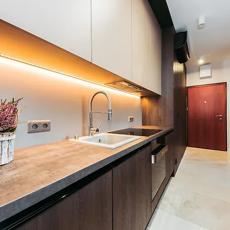 High Standard Close To The Center/free Parking. Apartment *