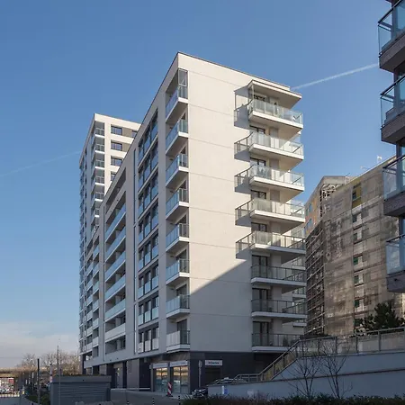 Apartment High Standard Close To The Center/free Parking. *