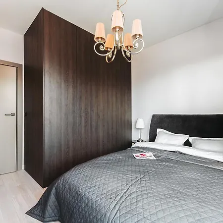 High Standard Close To The Center/free Parking. *