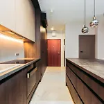 شقة High Standard Close To The Center/free Parking. *
